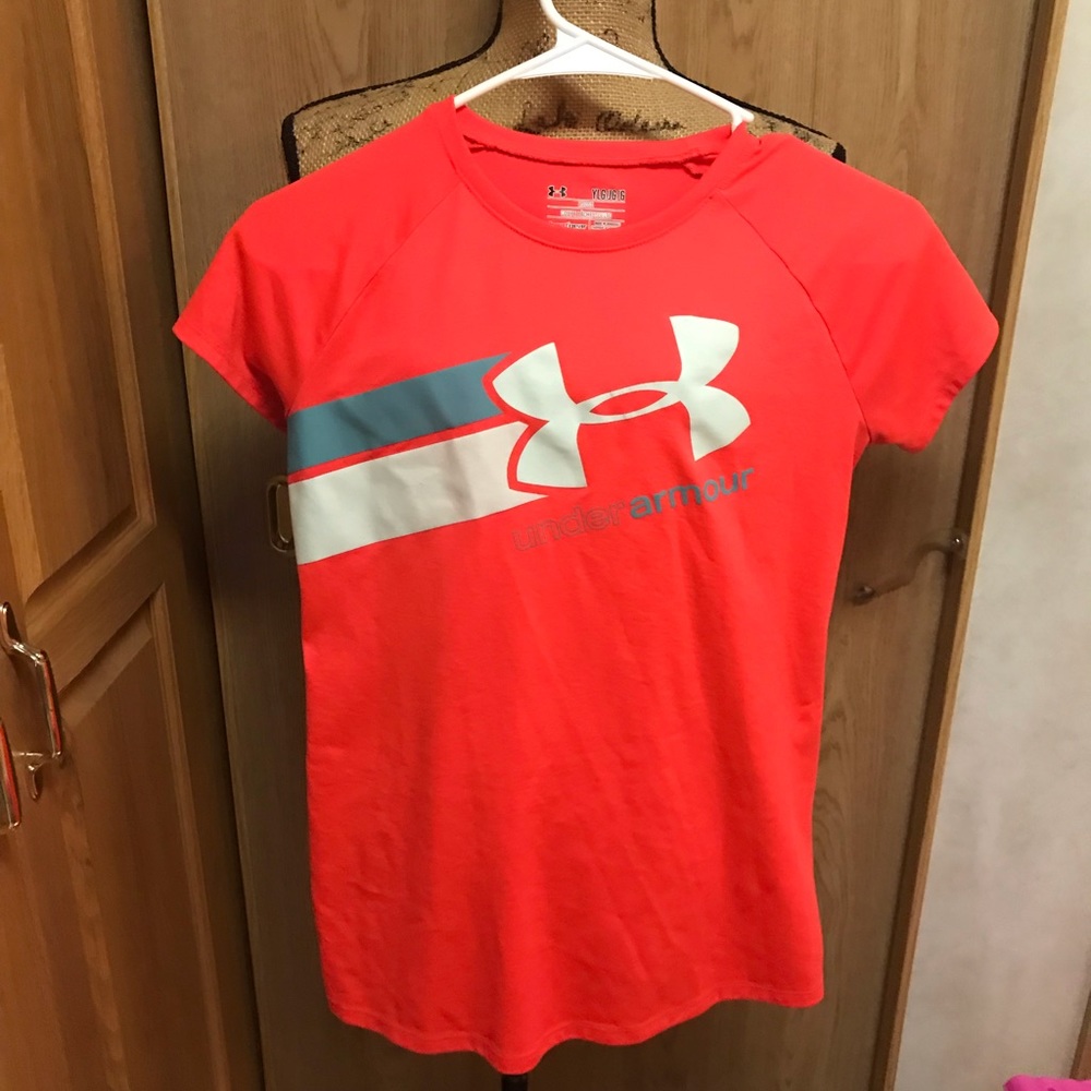Under Armor girls youth large shirt